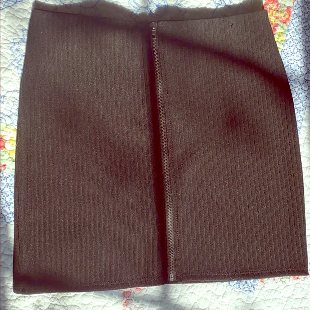 🔥Forever 21 Black Zip-Up Skirt
